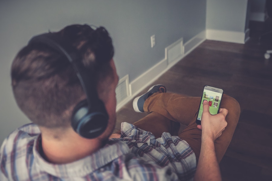 3 free audiobook apps you need for back to school